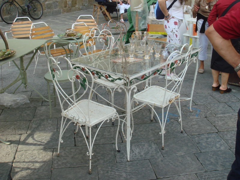 outdoor table setting.JPG