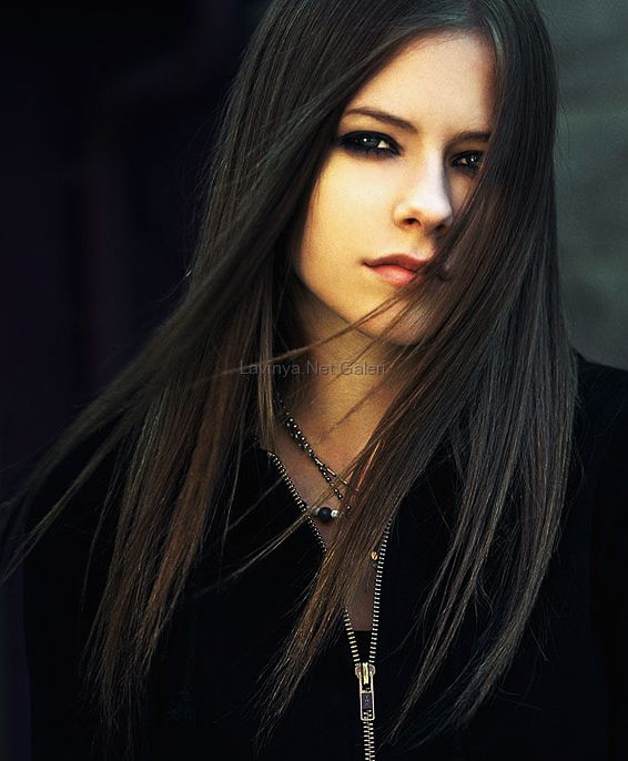 Avril Lavigne Name:Alyssa Raymond Age:22. Occupation:Vampire Hunting