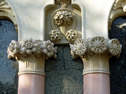 Fachadas Modernistas com flores