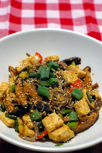 Soba with tofu, shiitake mushroom and red pepper