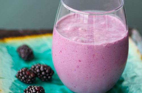 blackberry-yogurt smoothie