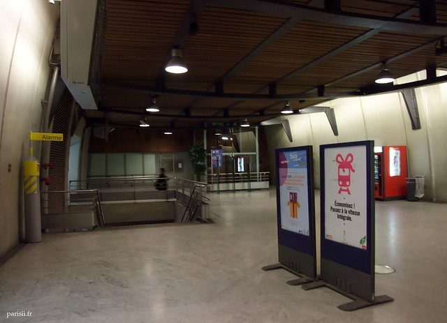 Les infrastructures du RER E sont spacieuses et lumineuses