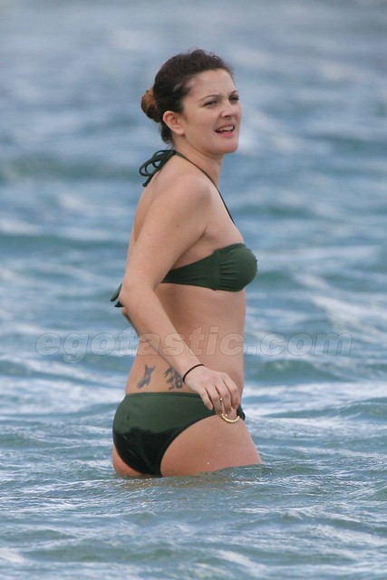 Drew Barrymore in entering sea water