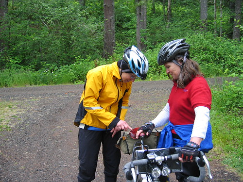 Cecil and Susan discussing the merits of the Brooks saddle