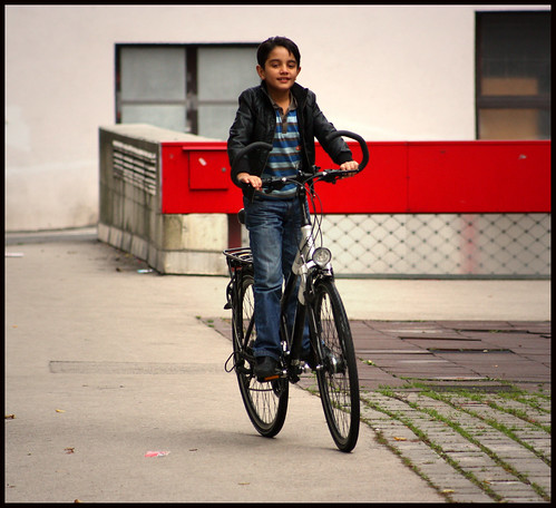 Un niño turco en bici