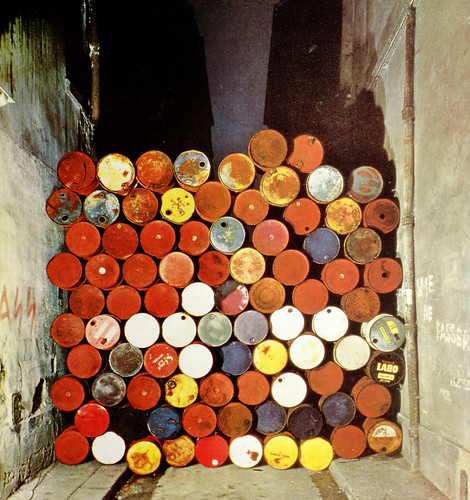 Christo et Jeanne-Claude,  Wall of Barrels, Iron Curtain,1962