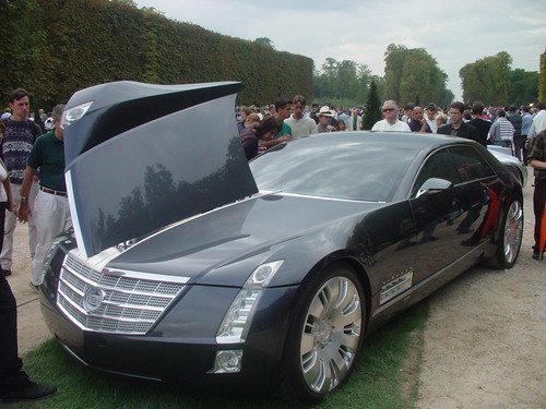 Cadillac sixteen in Paris 2003