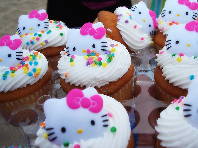hello kitty cupcakes