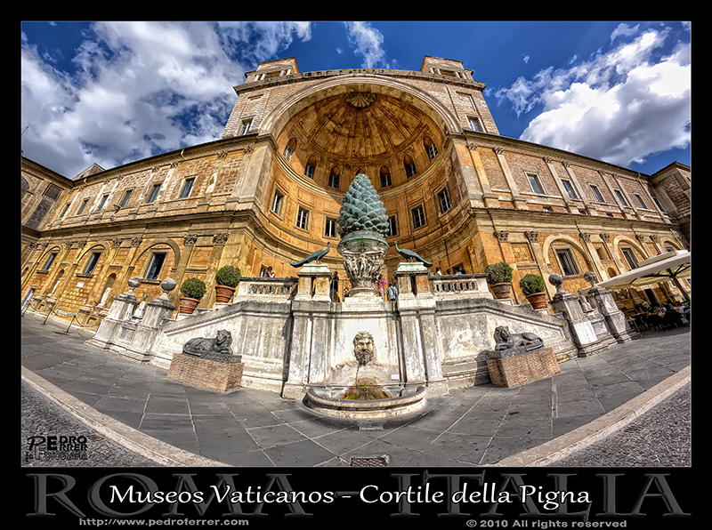 Roma - Museos Vaticanos - Cortile della Pigna