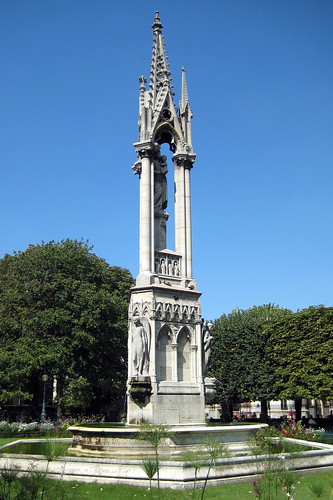 Paris - Île de la Cité: Square Jean XXIII - la Fontaine de la Vierge