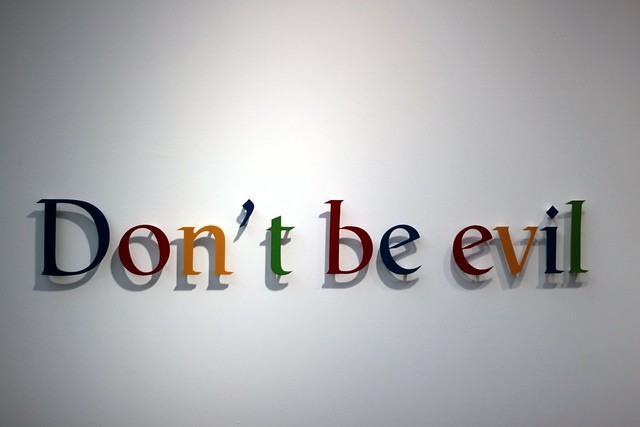 la FIAC aime Google - DOnt't be evil, vía Flickr por tangi_bertin