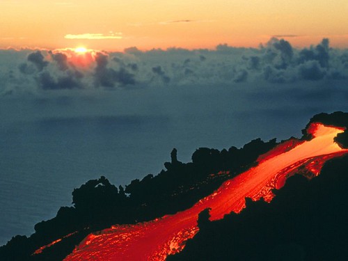 929378375 05fb99ca18 Danger and Beauty of Hawaiian Volcanoes