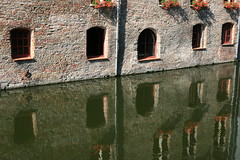 Reflet faÃ§ade - Bruges - by Eisenheim.