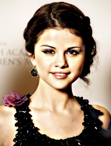 selena gomez vampire. Selena Gomez As A Vampire. Here is another Selly edit :)