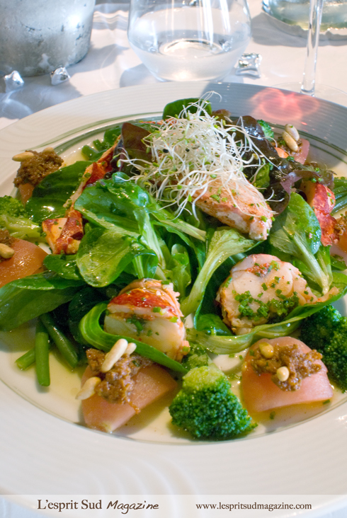 Warm Brittany blue lobster salad with a fresh herbs dressing (La salade de Homard bleu tiède à la vinaigrette d’herbes fraîches)