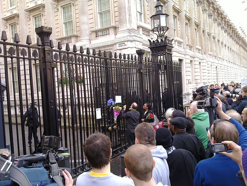 Letter taped to Downing Street's gates
