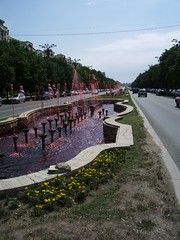 Bucharest - Bulevardul Unirii - more pink fountains
