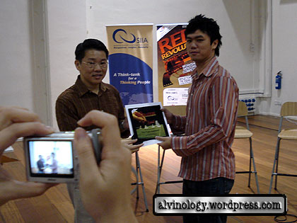 Ding An gets prize