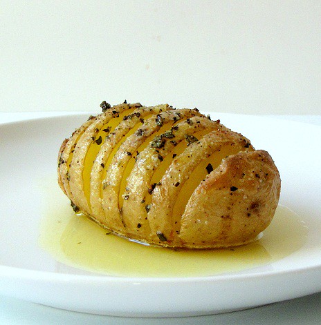 Hasselback Potatoes with Herbs and Garlic Butter Sauce 