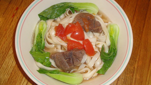 紅燒牛肉麵 Braised beef with noodles