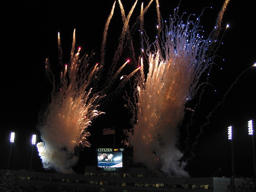 It would be sooo un-American to NOT end this sequence with fireworks, no?
