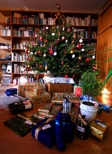 Ajándékáradat és kövér karácsonyfa