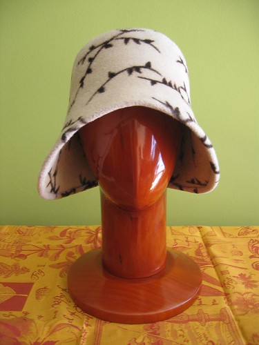 Cloche printed felt front view
