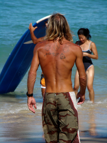 What arm would best to get an hawaiian armband tattoo right or left?