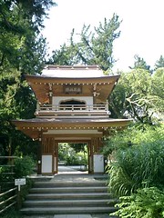 06)鎌倉市山ノ内「浄智寺」再建された鐘楼門。無料の区域でこの写真を撮ることが出来るから、私はセコいが寺はセコいことはしていない。
