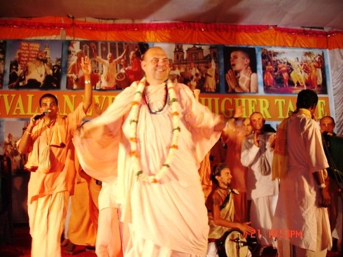 H H Jayapataka Swami in Tirupati 2006 - 0070 por ISKCON desire  tree.