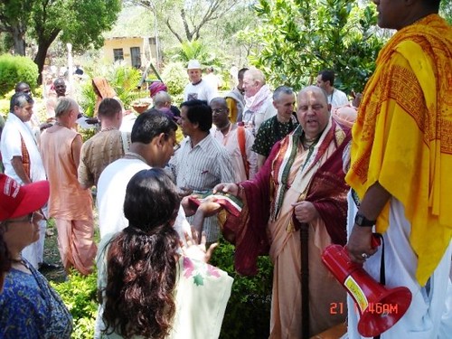 H H Jayapataka Swami in Tirupati 2006 - 0016 por ISKCON desire  tree.