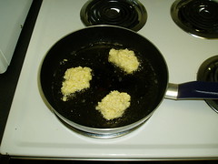 frying the rice cakes