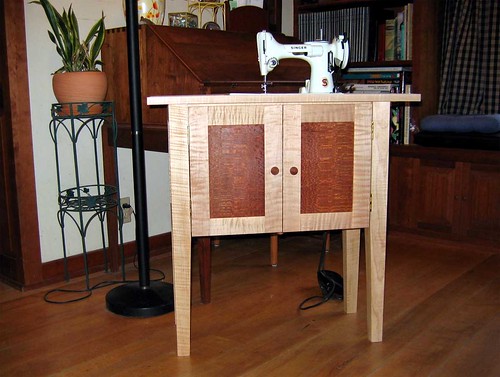 Featherweight table for white machine