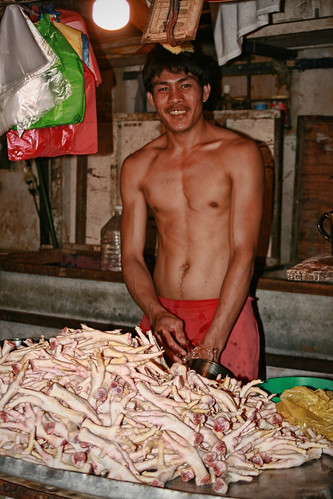 Manila Chicken feet for sale indoor market vendor  Buhay Pinoy Philippines Filipino Pilipino  people pictures photos life Philippinen      