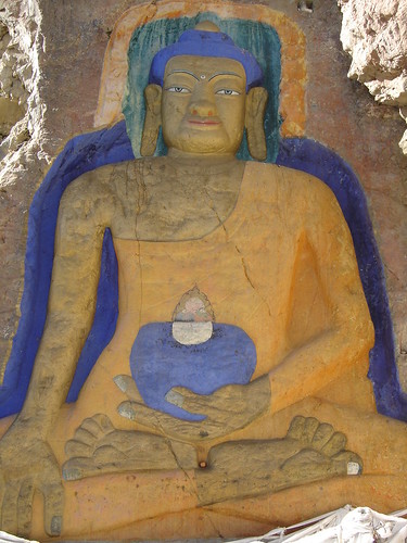 El Buda Azul tallado enla montana Lhasa