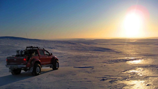 expedition arctic toyota northpole topgear hilux icelanders arctictrucks magneticnorthpole extremevehicles