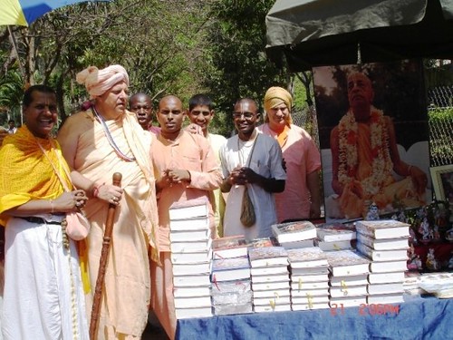 H H Jayapataka Swami in Tirupati 2006 - 0042 por ISKCON desire  tree.