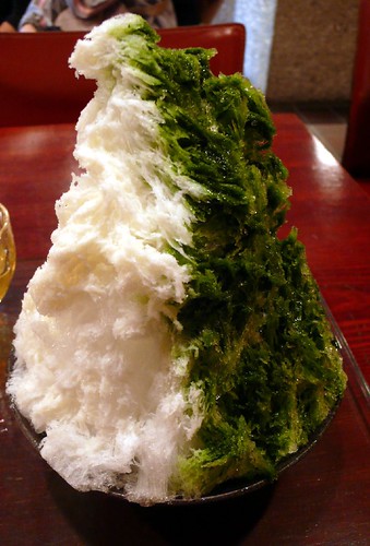 shaved ice with milk and greentea