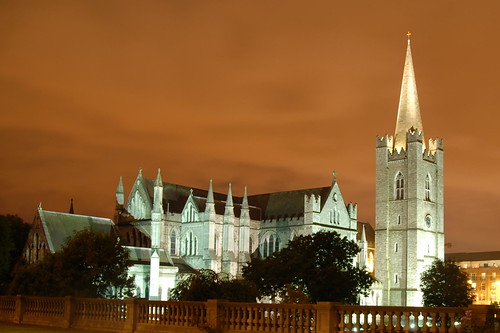 Ireland's Largest Church por Philip Campbell.