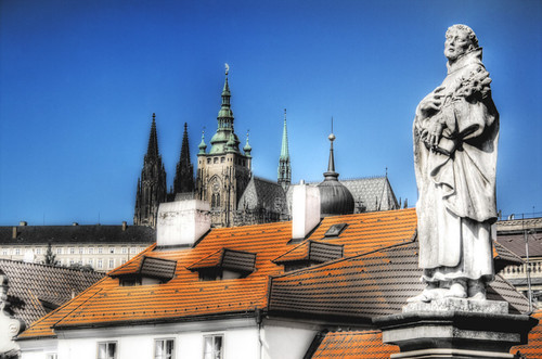 Statue and cathedral. Prague. Estatua y catedral. Praga