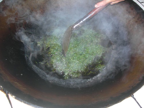 Boiling mugwort leaves with lye water