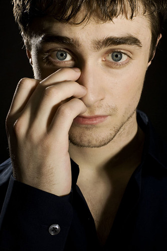 Daniel Radcliffe rascando su nariz