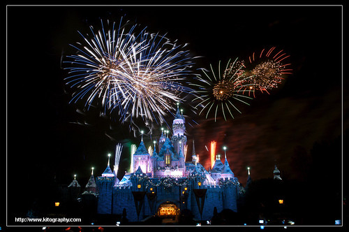 disneyland california fireworks. Disneyland (California) Fireworks. It is the firework of X#39; mas 2008 at