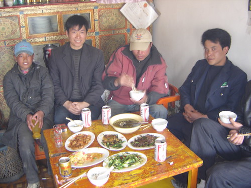 Almuerzo conIngenieros tibetanos