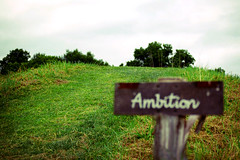 “Ambition[志]]”と書かれたボード