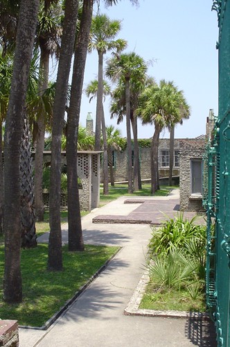 The palm-line courtyard inside Atalaya.