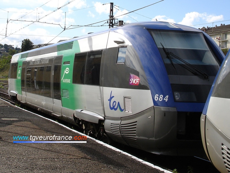 The X73684 railcar in the Saint-Flour station