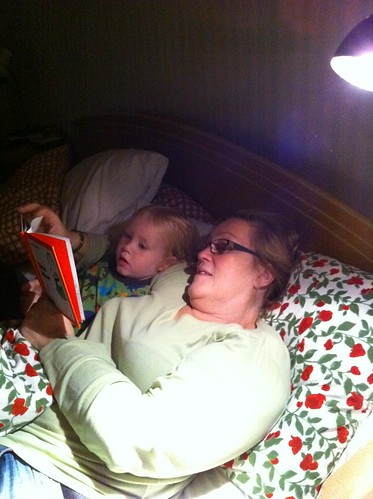 Mormor läser för Gusten