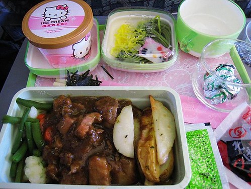 Hello Kitty obiad w samolocie