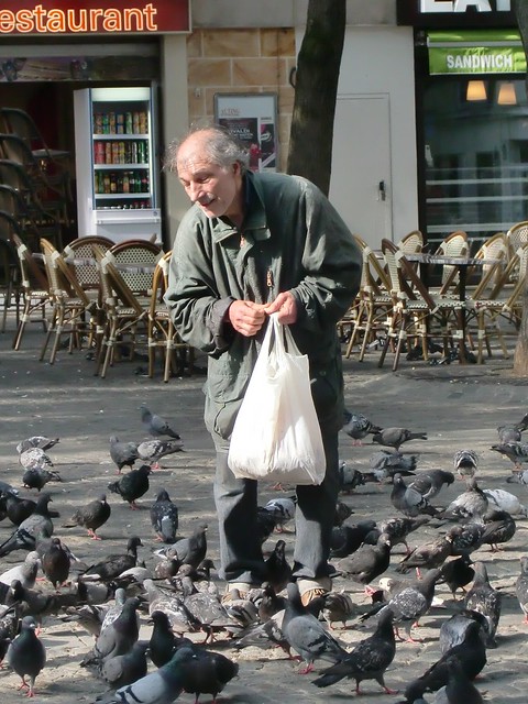 Dove man infront of the Centre Pompidou